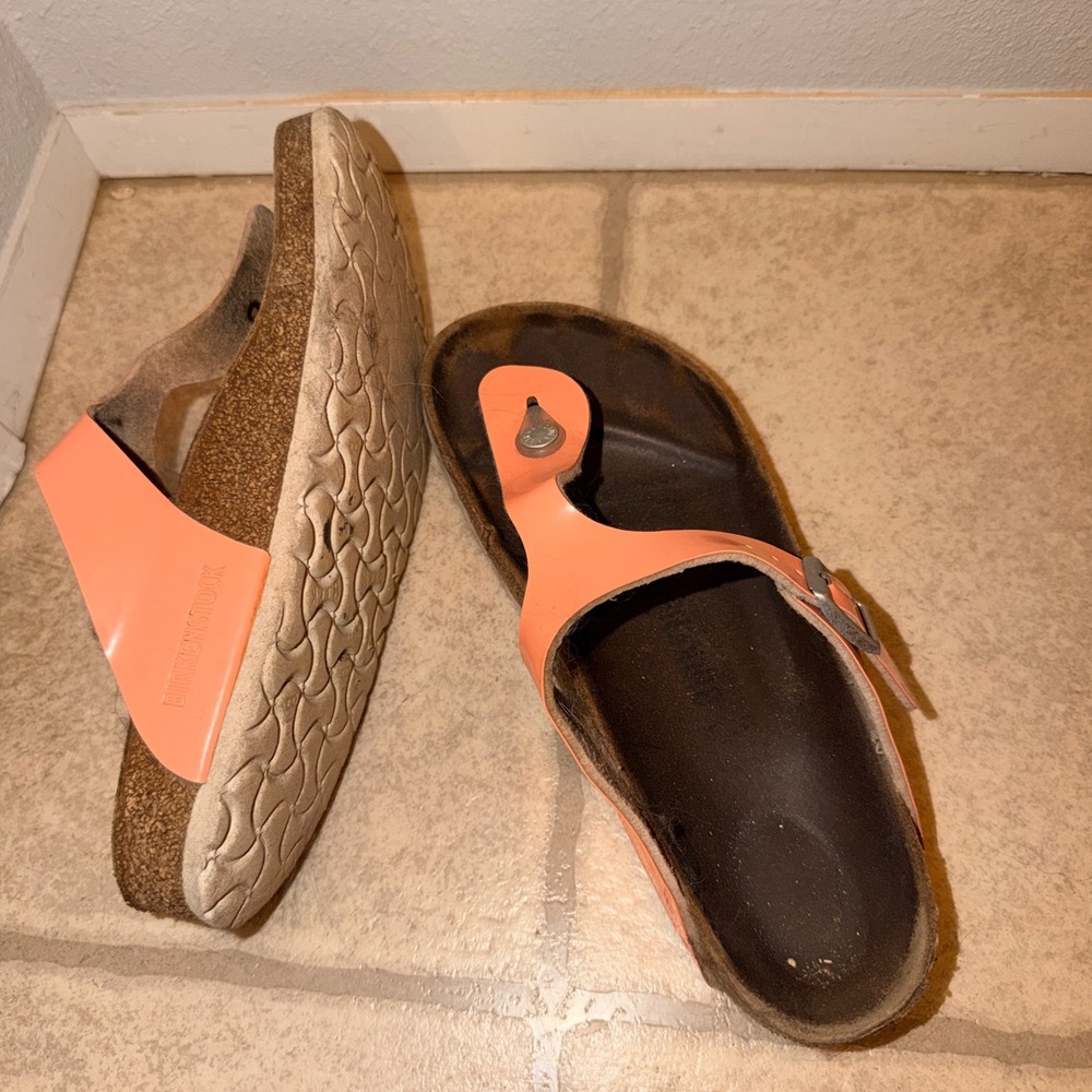 Birkenstock Gizeh Coral Orange Thong Sandals Glossy Buckle Shoes Well Loved